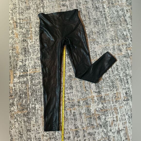 SPANX FAUX LEATHER LEGGINGS! EUC! SIZE M - Picture 5 of 8